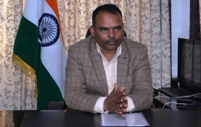 Employers to ensure welfare, safety of Labourers: Div Com Kashmir